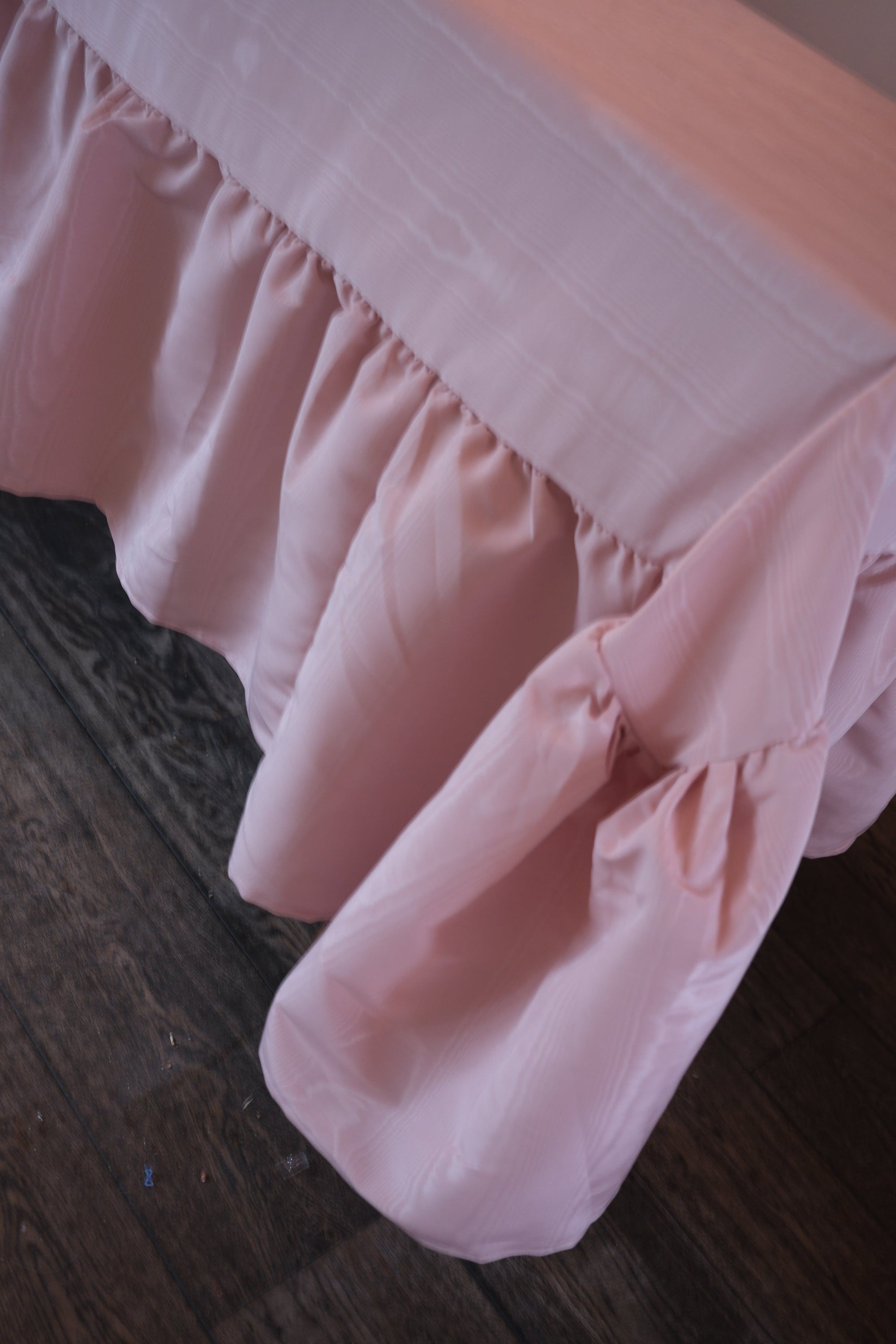 Maggie Ruffled Tablecloth - Pink Moire 350x150 cm