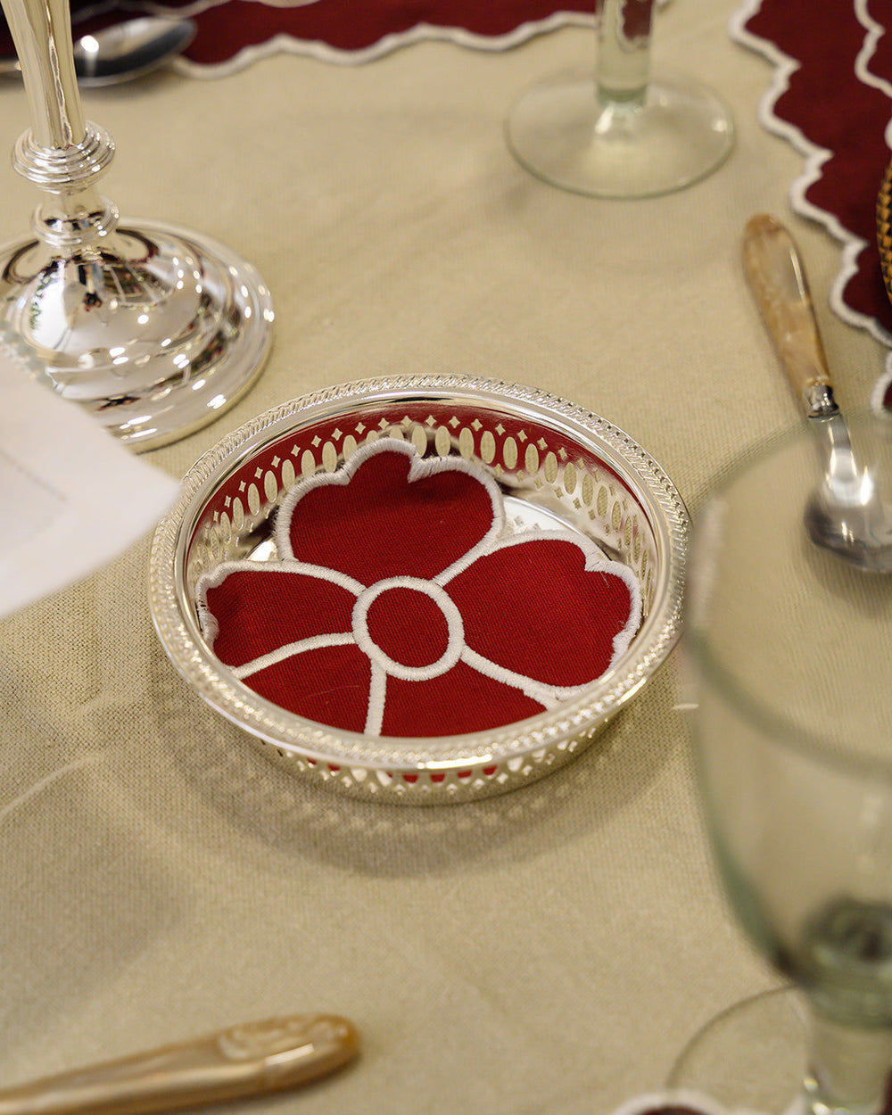 Daisy Coaster/Bread Mat, Red