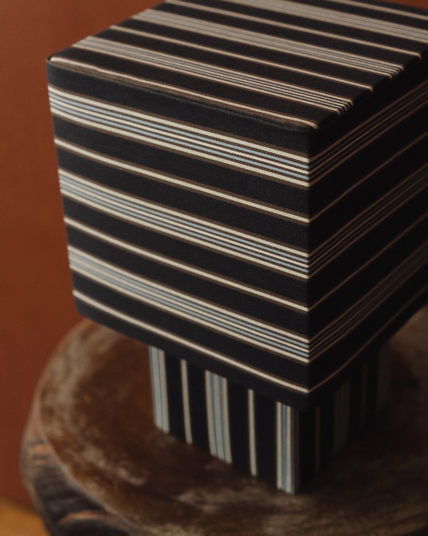 La Petite Boîte - Cameron Black Table Lamp