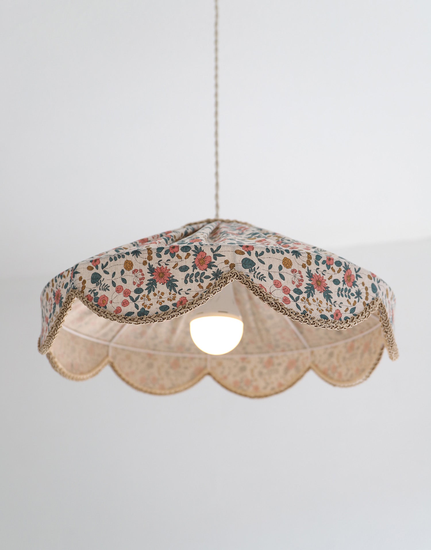 Floral-Shaped Pendant Light Cosette Printed “English Garden”