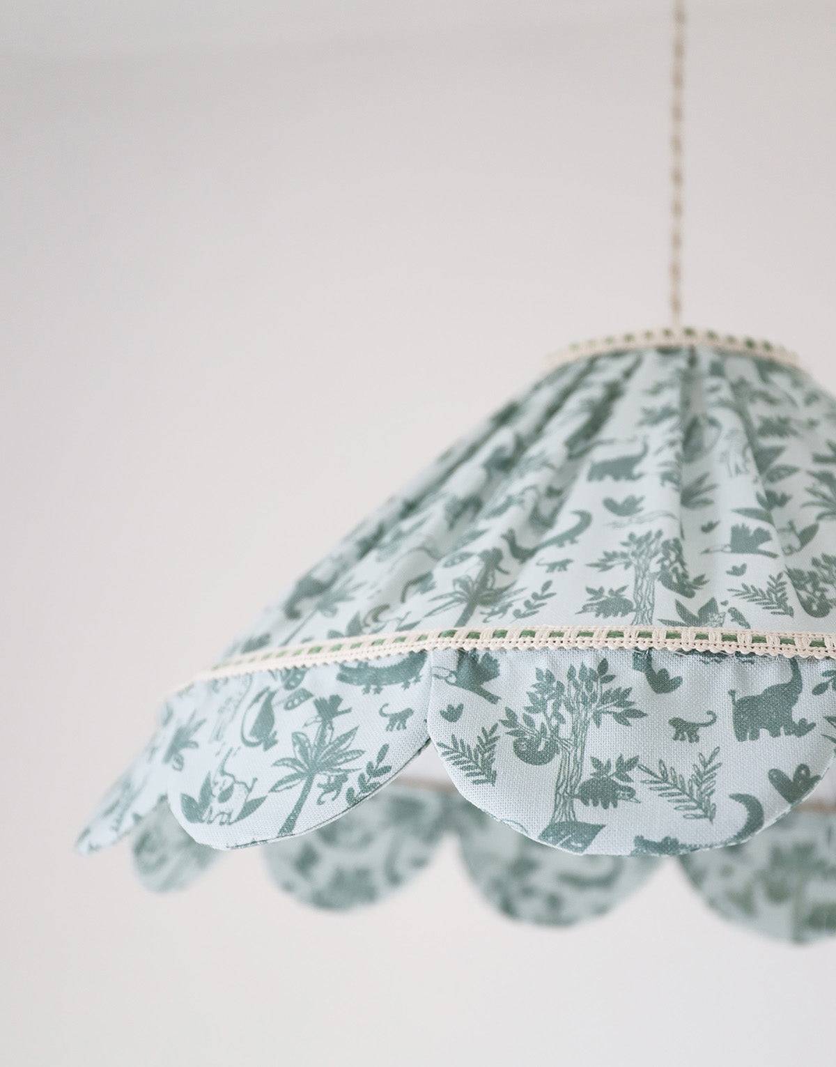 Conical Pendant Light With Petal Finish Mika “Savanne”