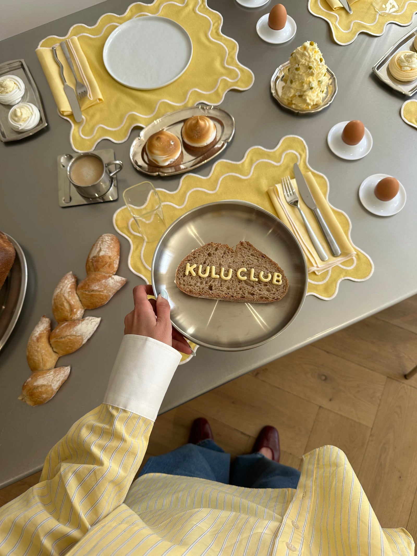 Set of Wavy Placemats in Yellow/White Linen Mix