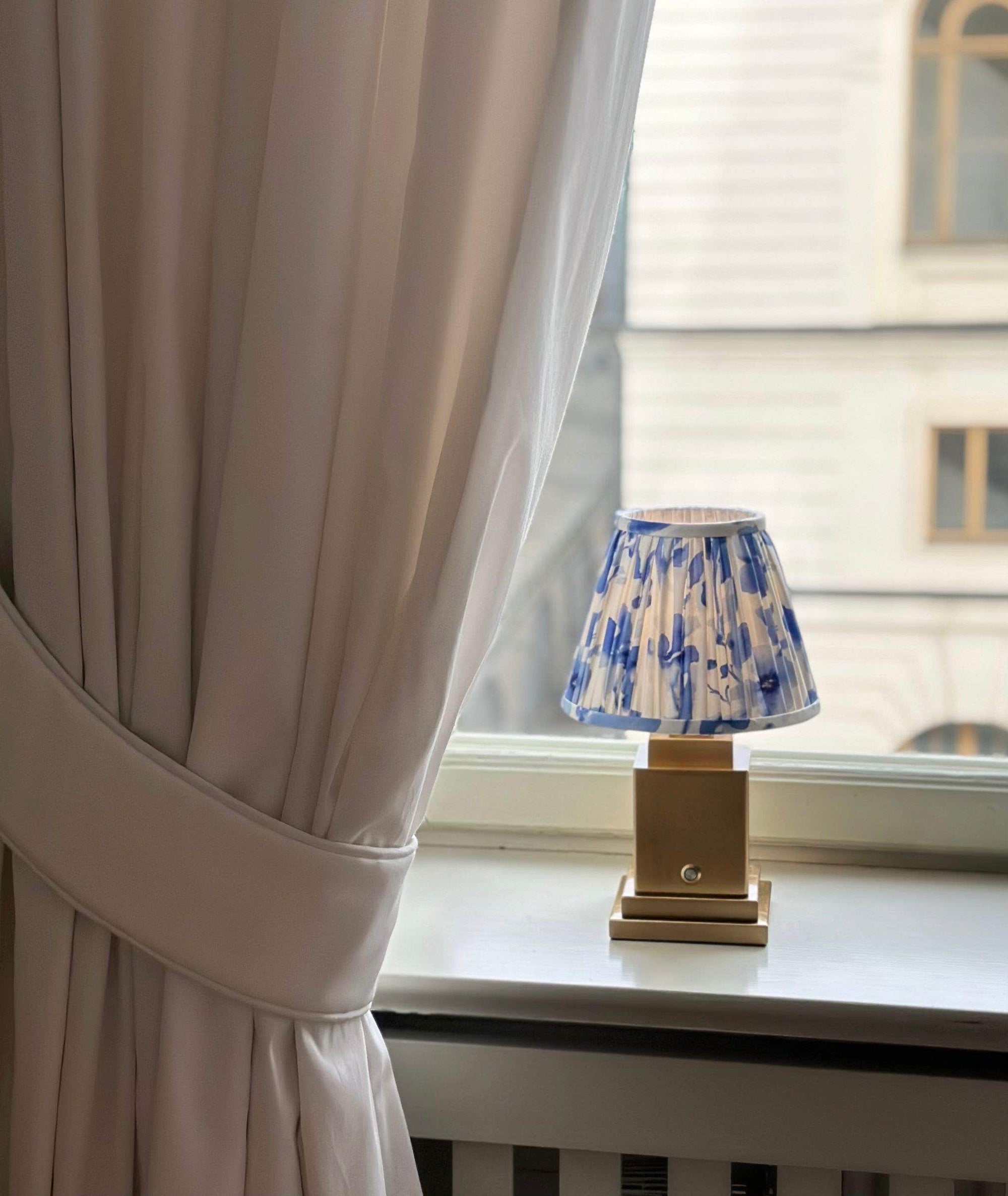 Athena Rechargeable Table Lamp (Blue Flower)