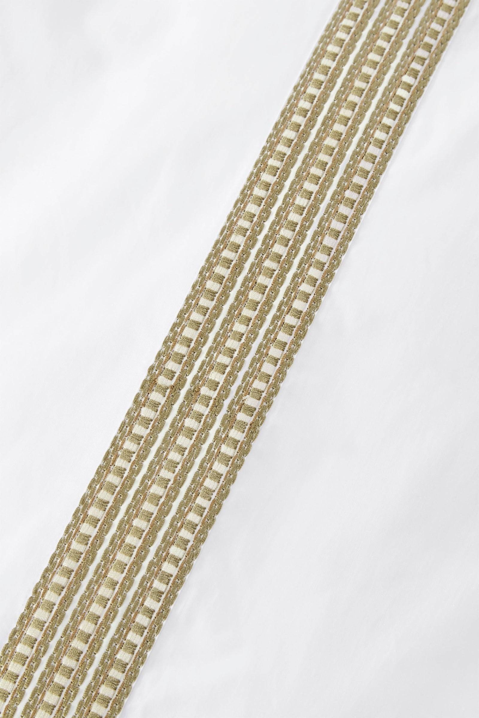 Raha Embroidered Duvet Cover - Classic White & Green