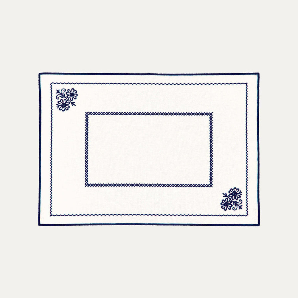 Berço Placemat in White and Blue, Crafted from a Premium Linen-Cotton Blend