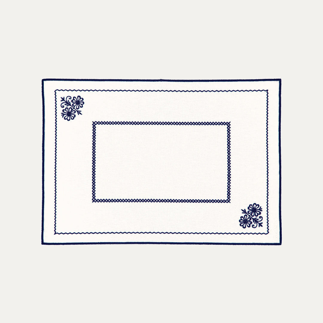Berço Placemat in White and Blue, Crafted from a Premium Linen-Cotton Blend