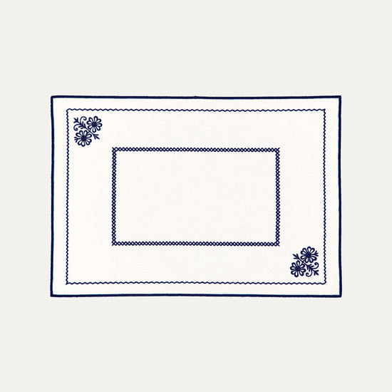 Berço Placemat in White and Blue, Crafted from a Premium Linen-Cotton Blend