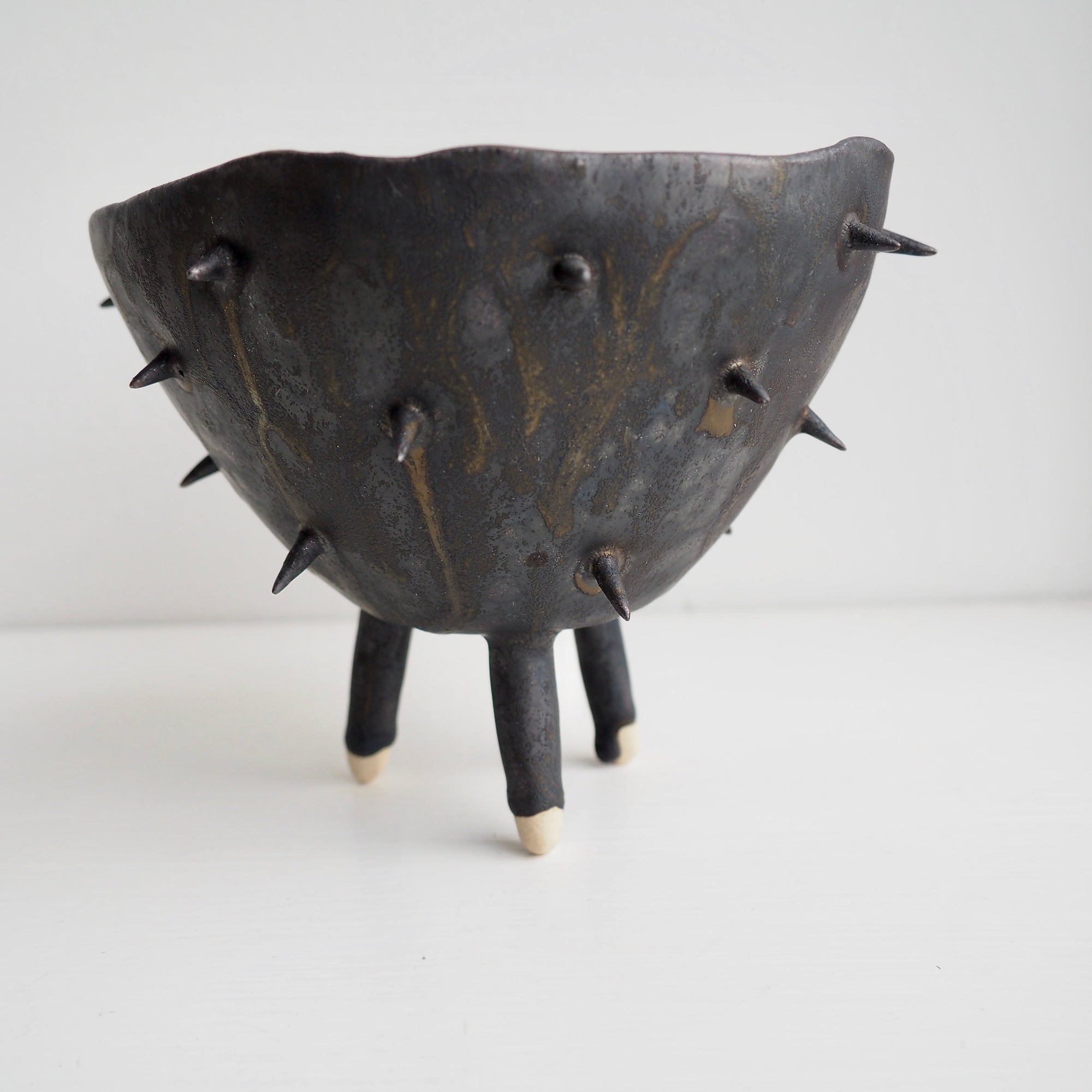 Handmade Metallic Black Gold Ceramic Tripod Spiky Planter