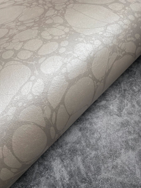 Marbled Wallpaper - 'Moucheté' Col: Silver Ghost - Mica Coated Non-Woven