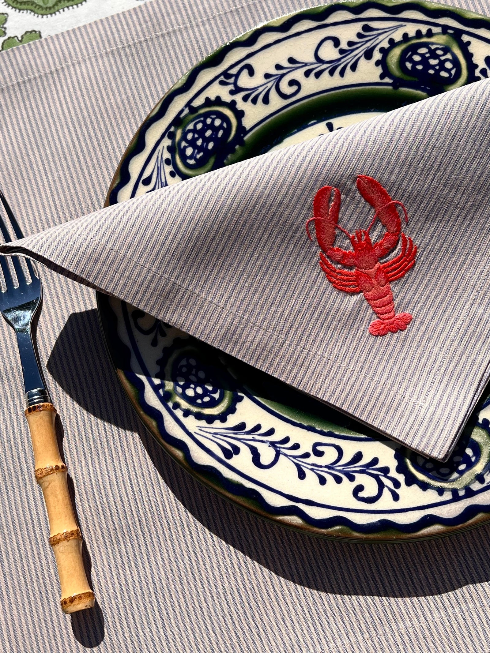 The ’Le Homard’ Napkin & Placemat Set - Grey & Ecru Stripe
