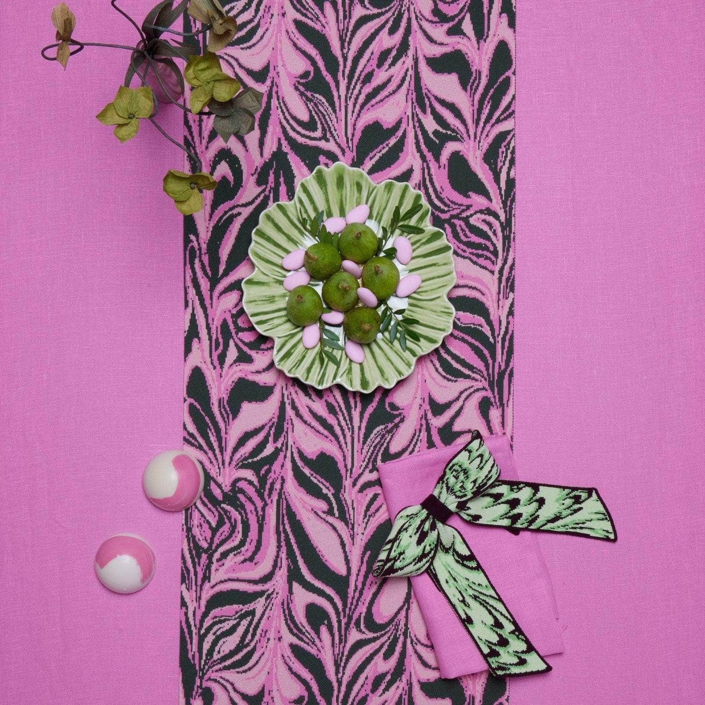 Table Runner Swirl - Pink Bloom