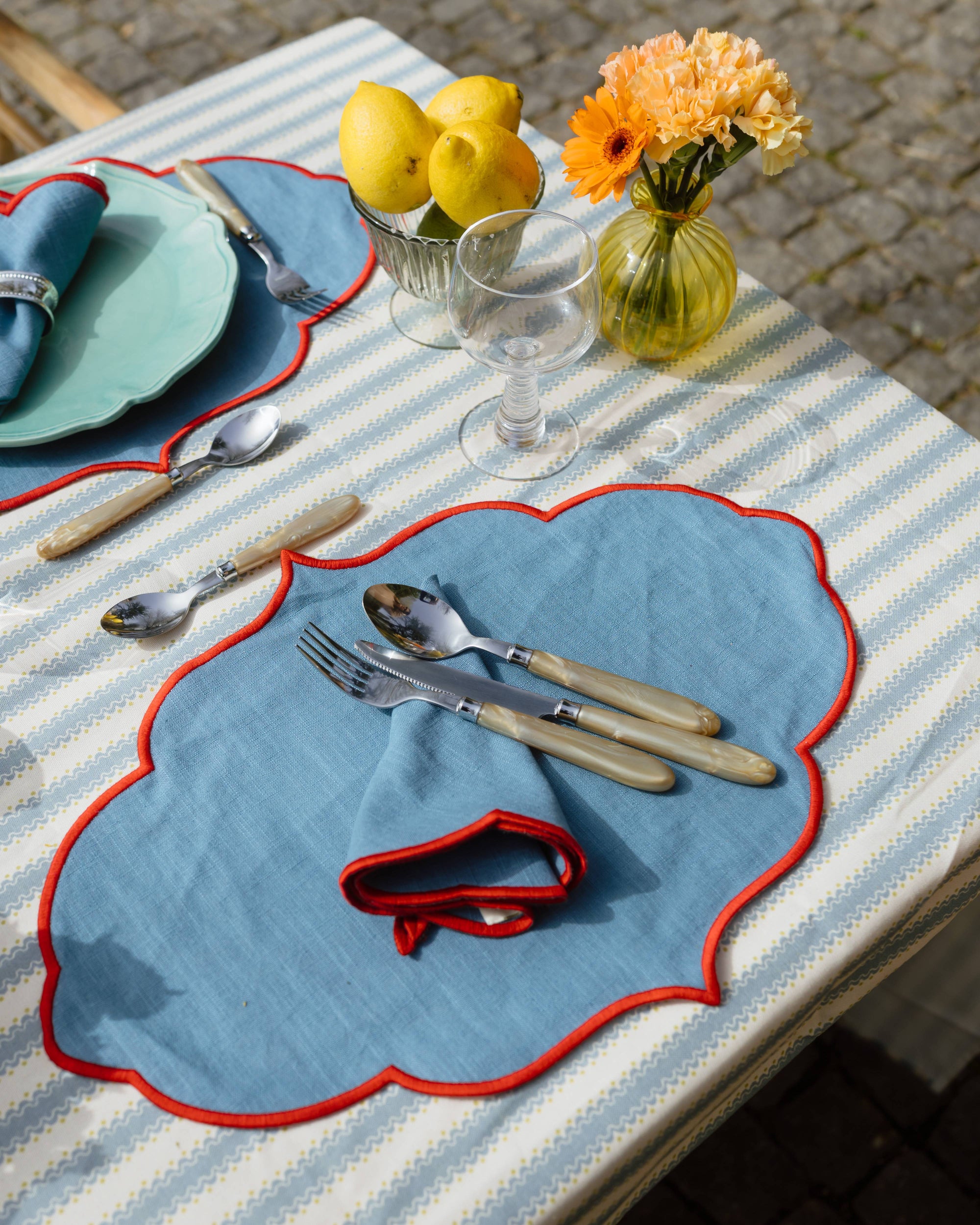 Violeta Napkin, Blue and Red