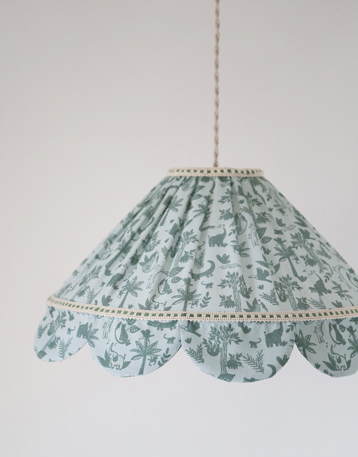 Conical Pendant Light With Petal Finish Mika “Savanne”