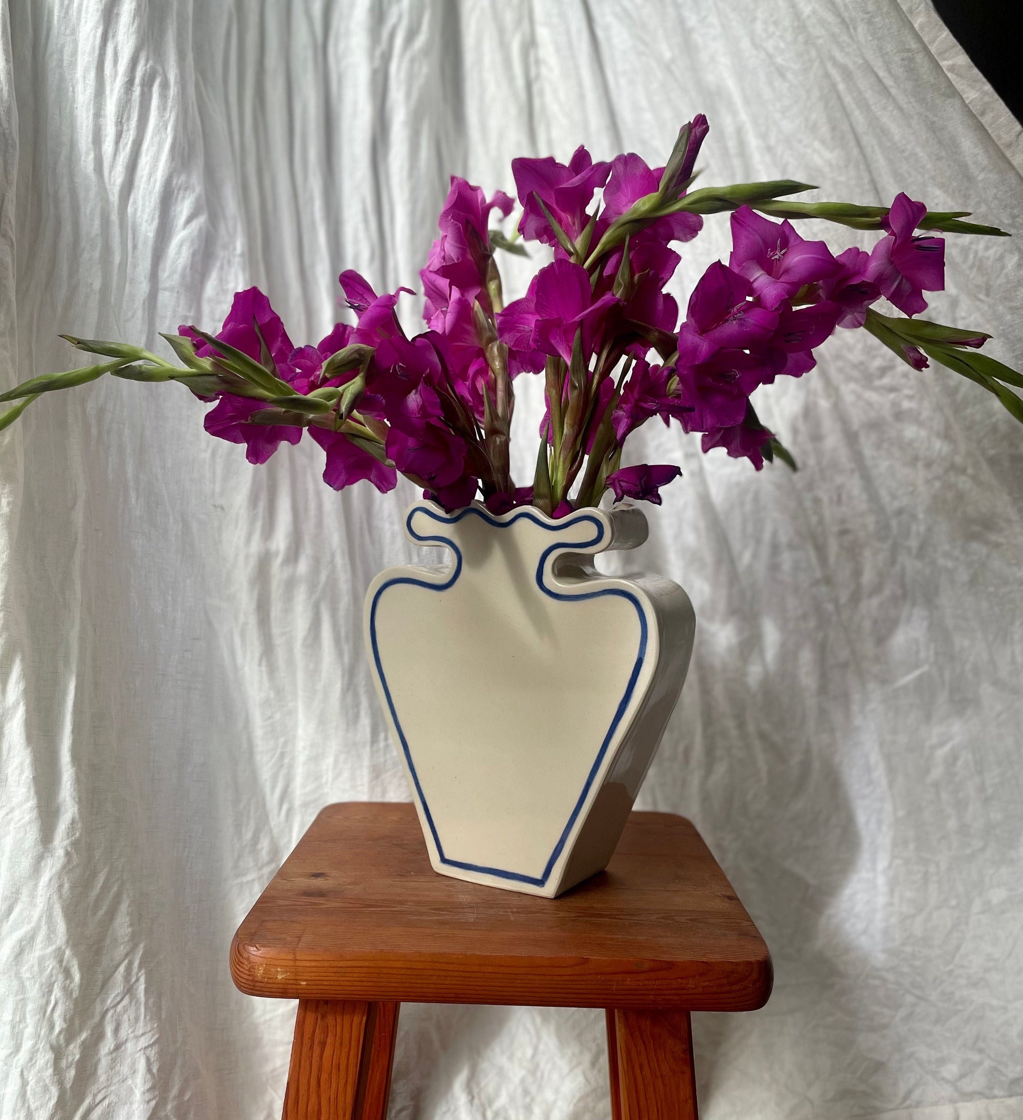 The Outline Vase
