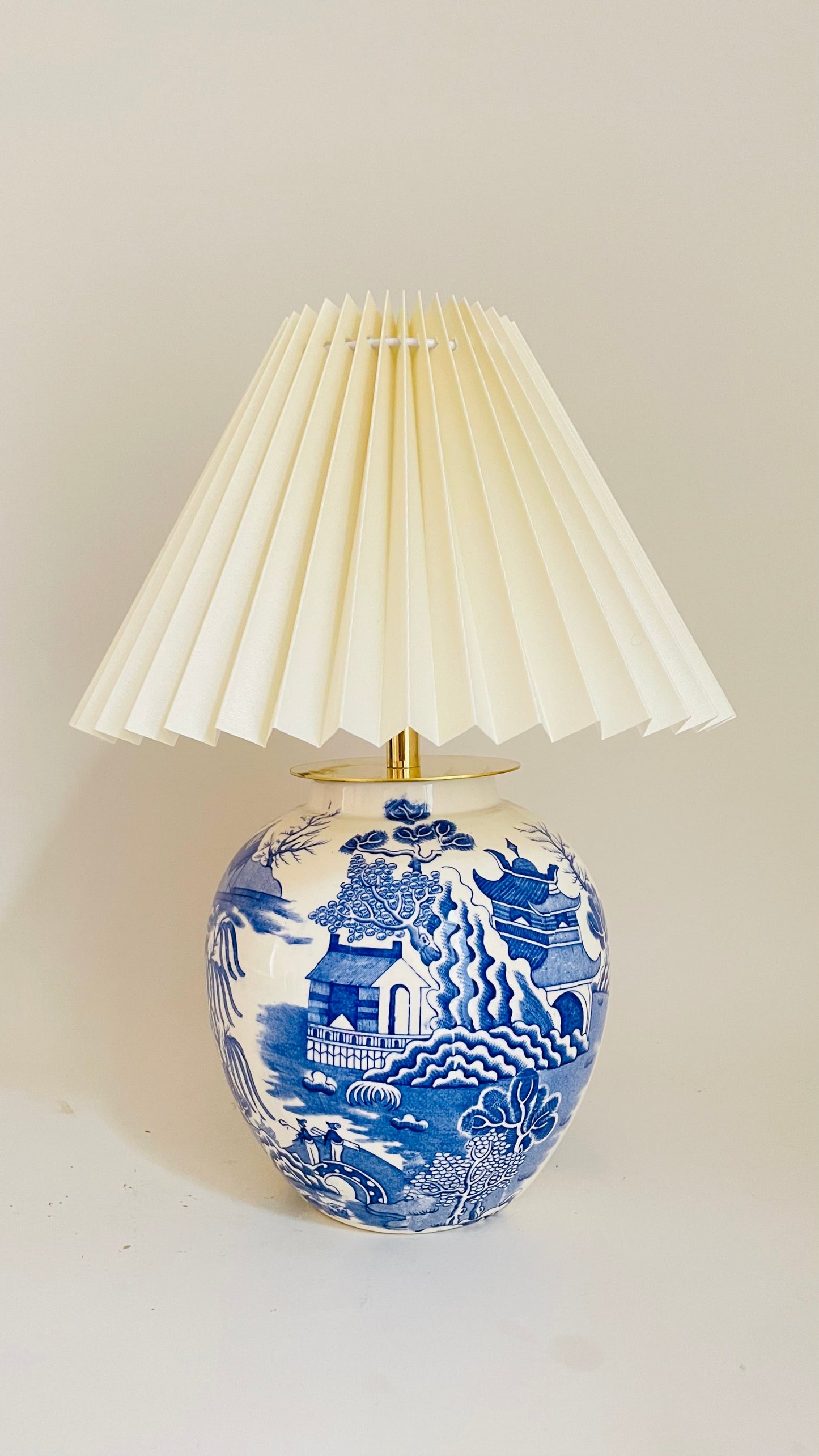 Antique Mason's Willow Lamp