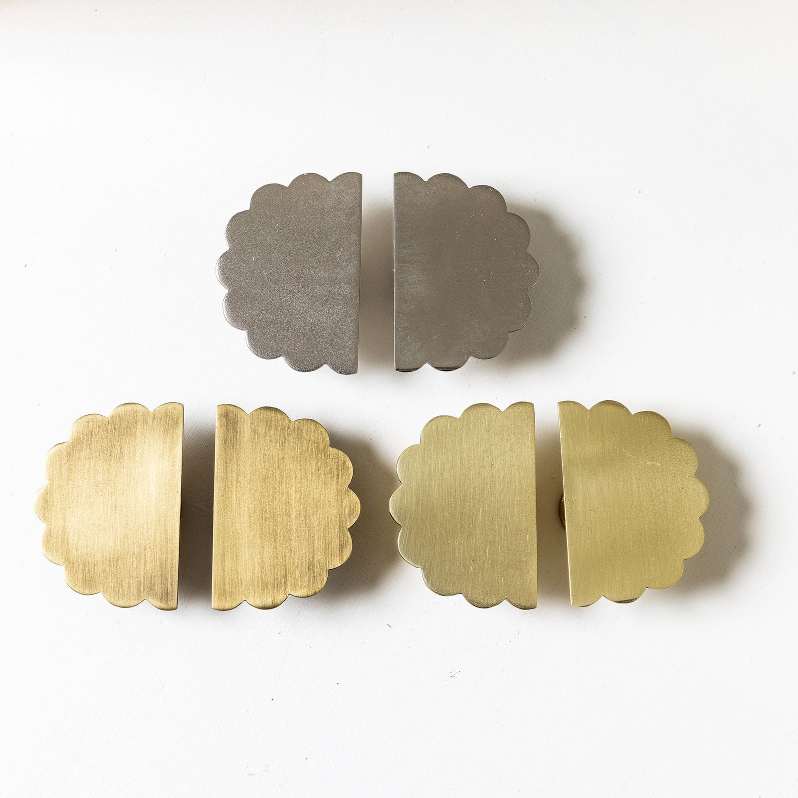 Scallop Knob - Antique Brass