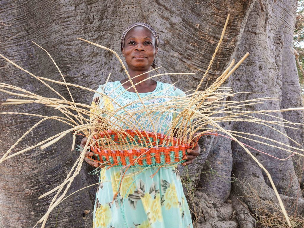 LAWRA: Natural Floor Storage Basket with Handles