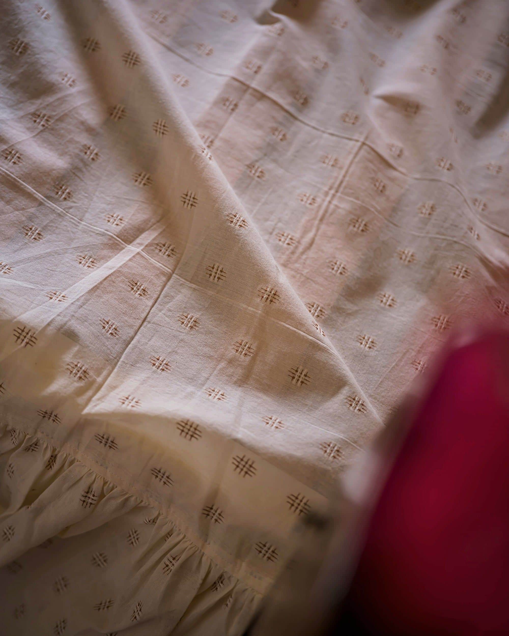 The Valance in Chestnut