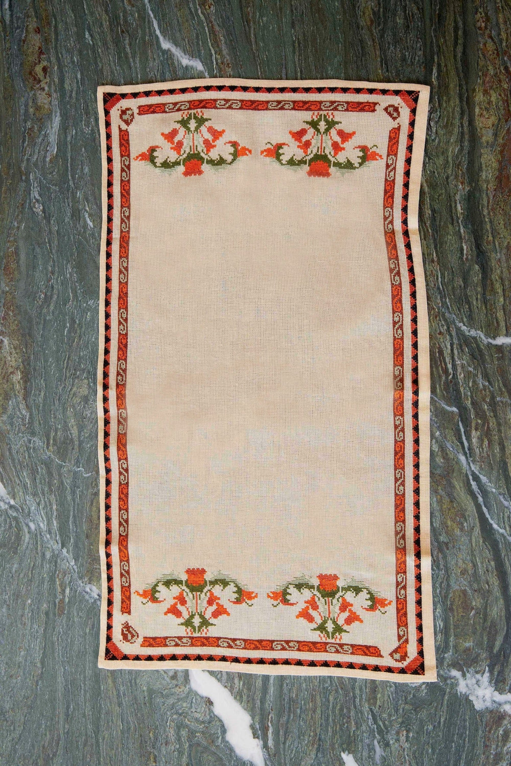 Trapeza Vintage Table Runner