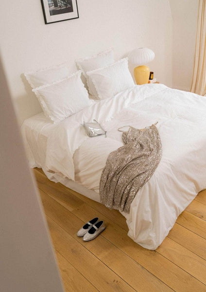 The Scalloped Bedding Set in White Cotton Percale