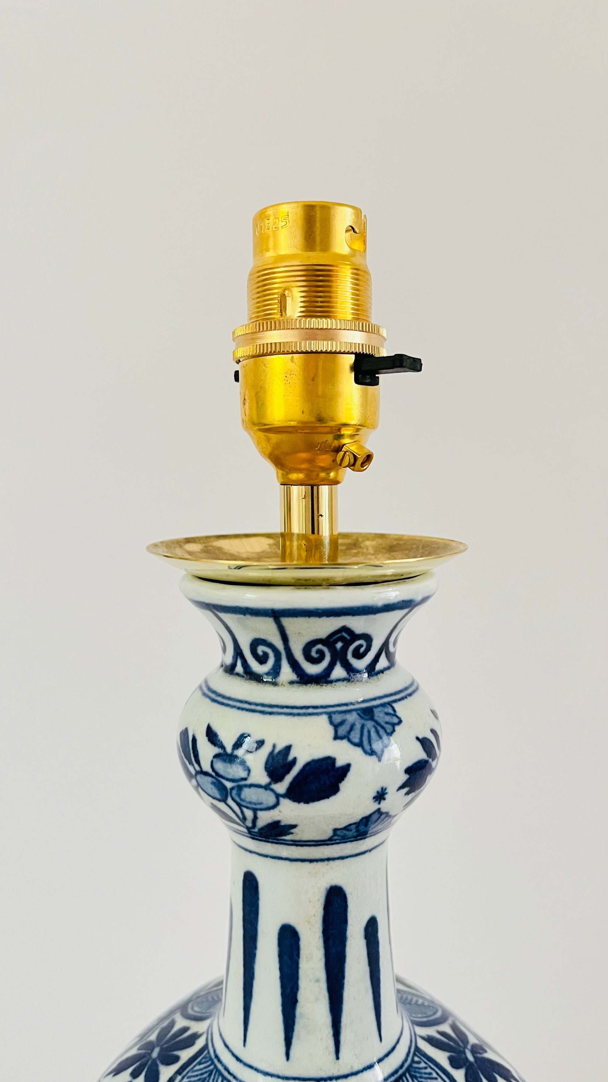 Antique Delft ‘Knobbelvaas’ Lamp