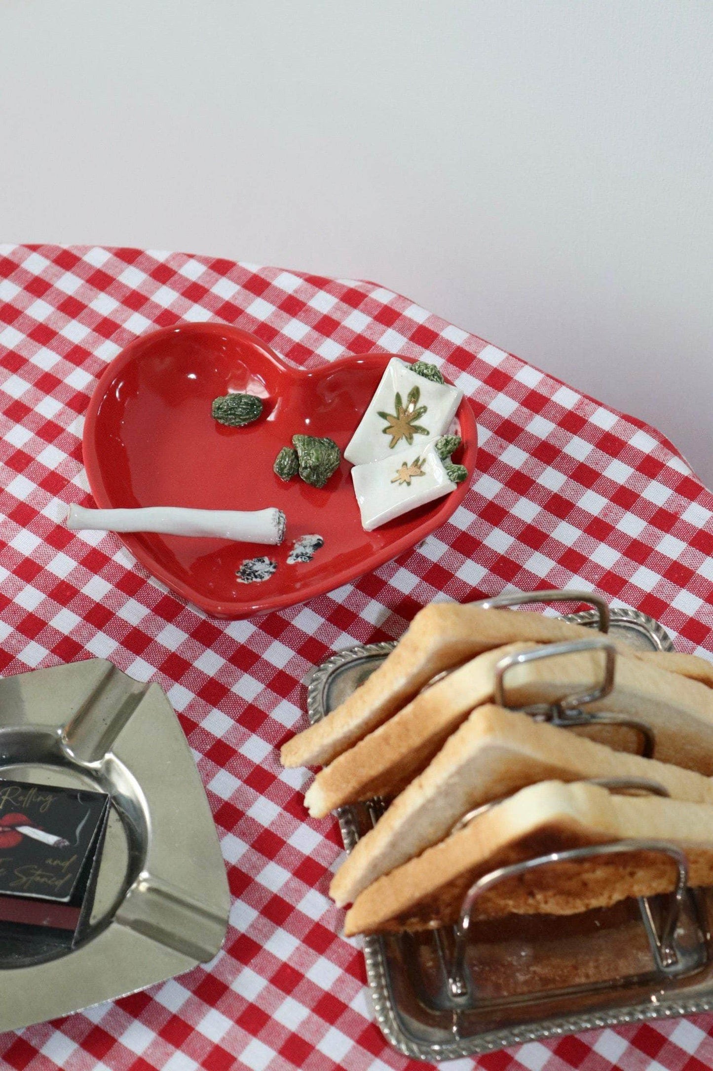 Rounded Weed Heart Ashtray