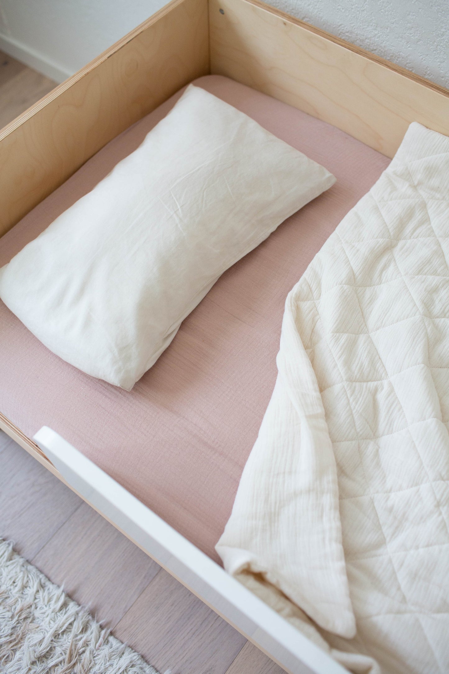 Soft Crib Sheet – Rose