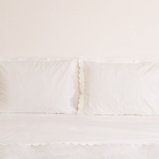 The Scalloped Pillowcases in White Cotton Percale (Set of 2)