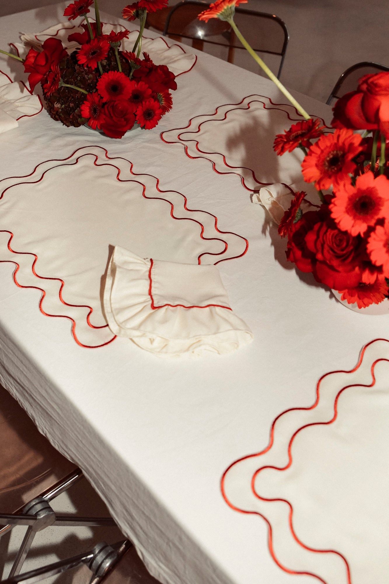 Frills Napkins Ivory/Red - Set of 2