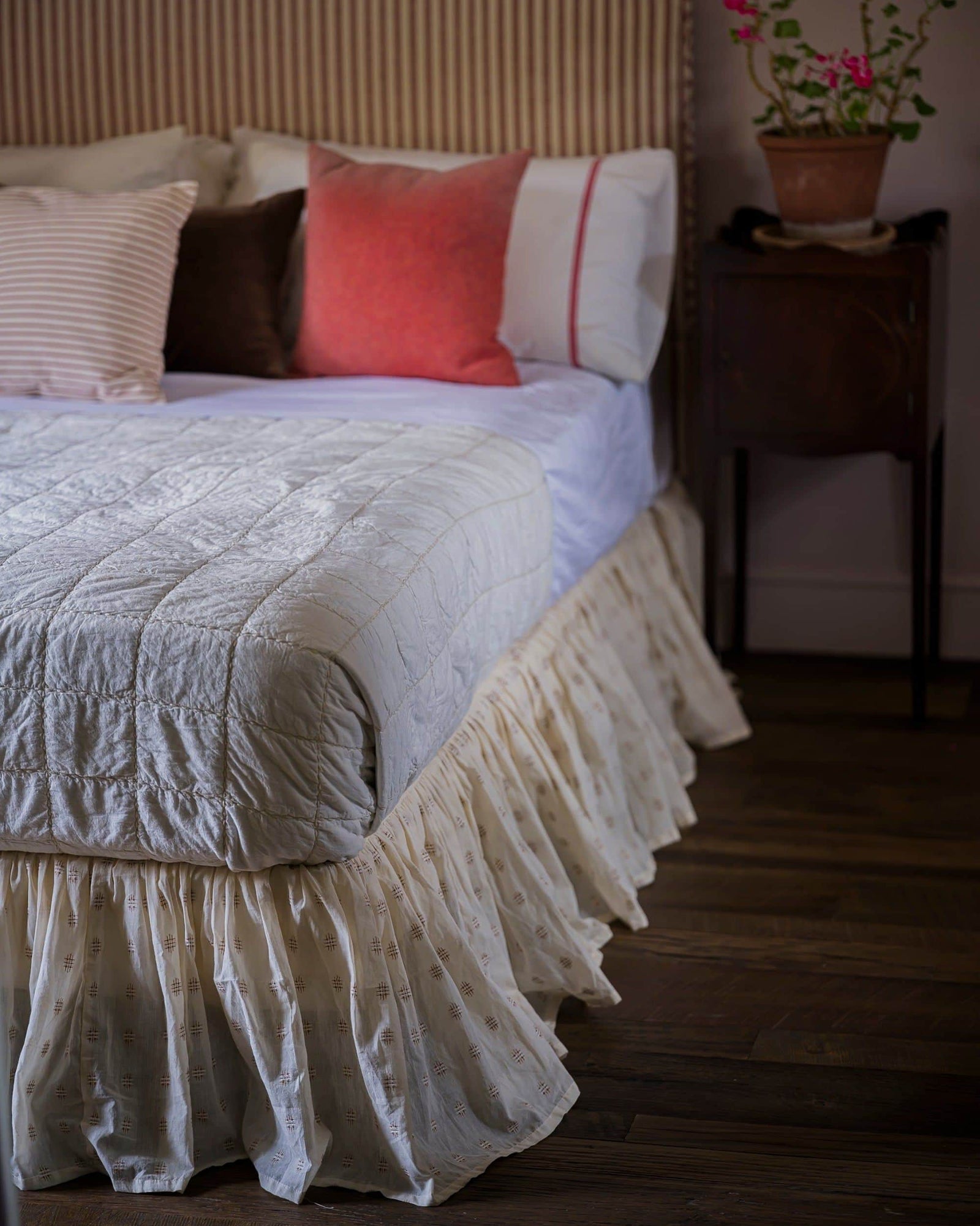 The Valance in Chestnut