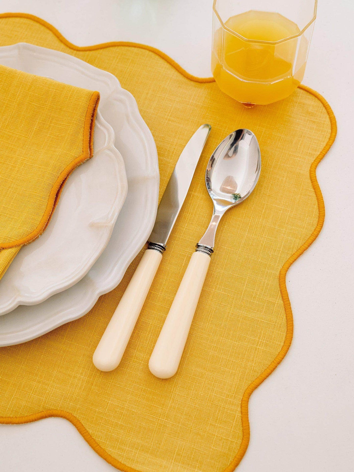 Palma Placemat, Yellow with Yellow – Anti-Stain