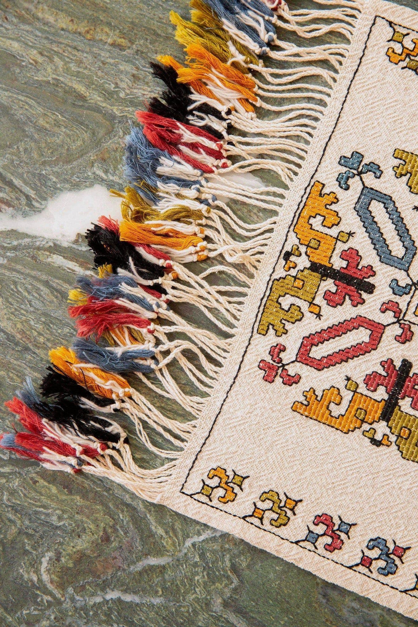 Kerasma Vintage Table Runner