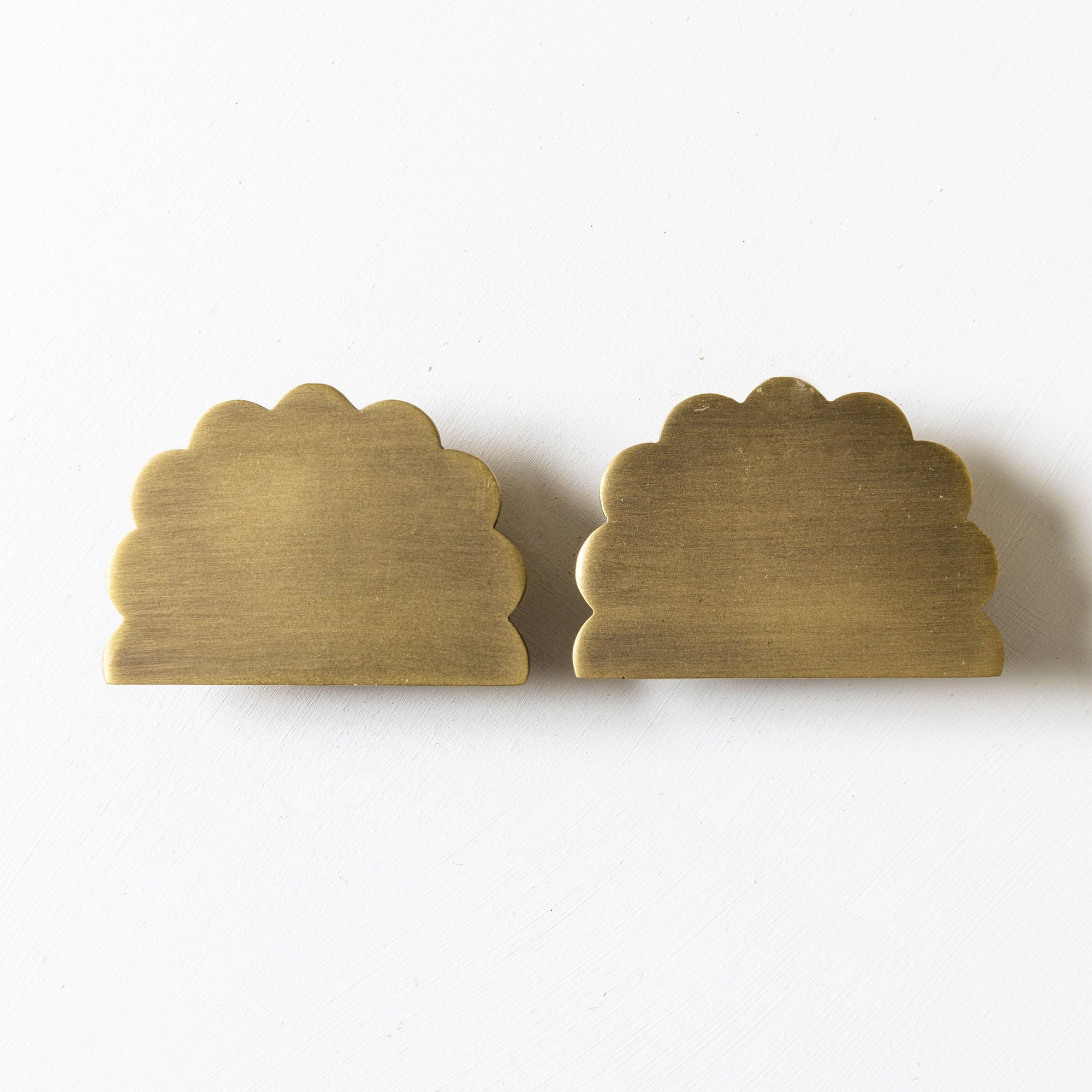 Scallop Knob, Lacquered Brass