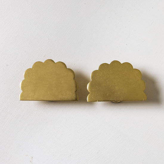 Scallop Knob - Antique Brass