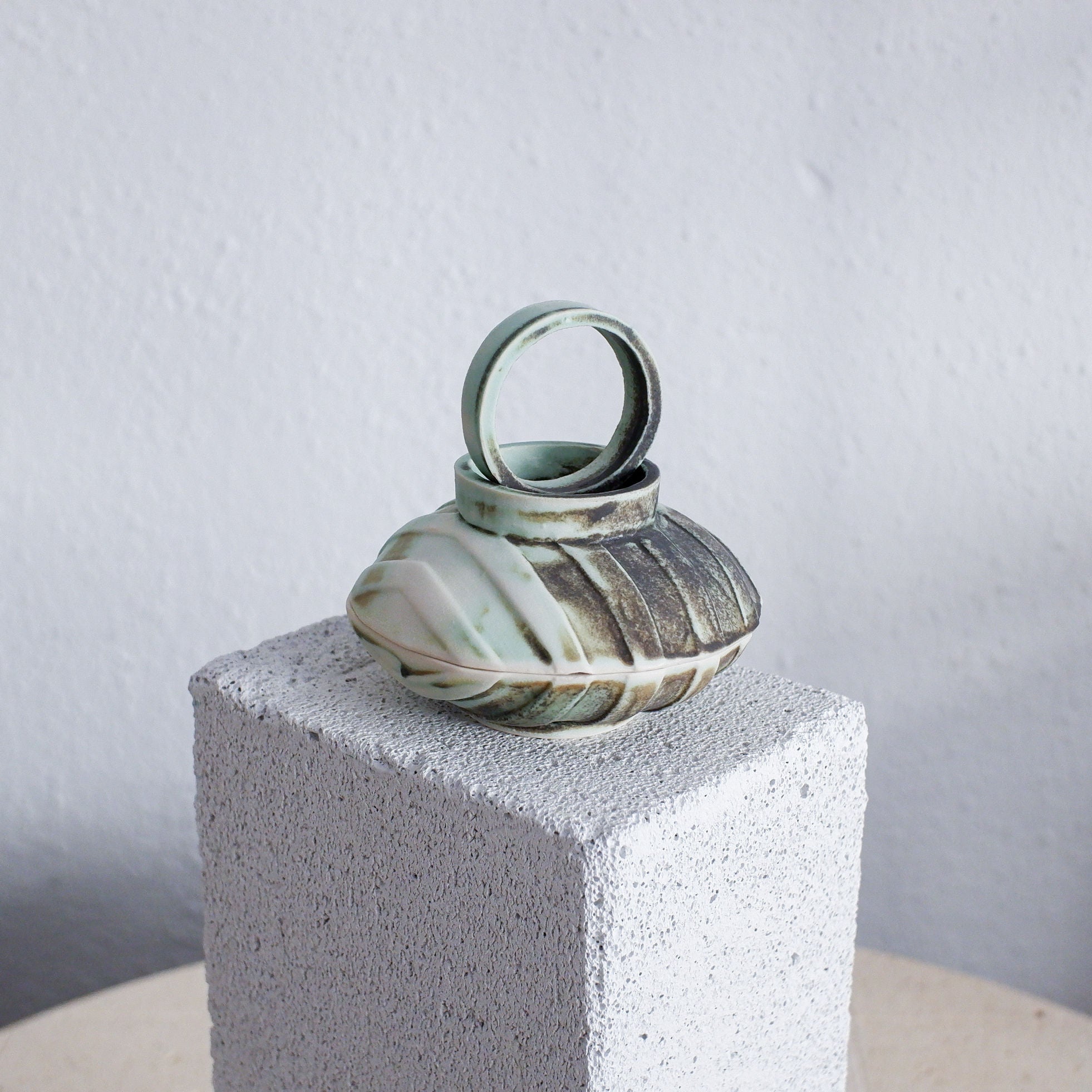 Takara - Porcelain Small Treasure Box