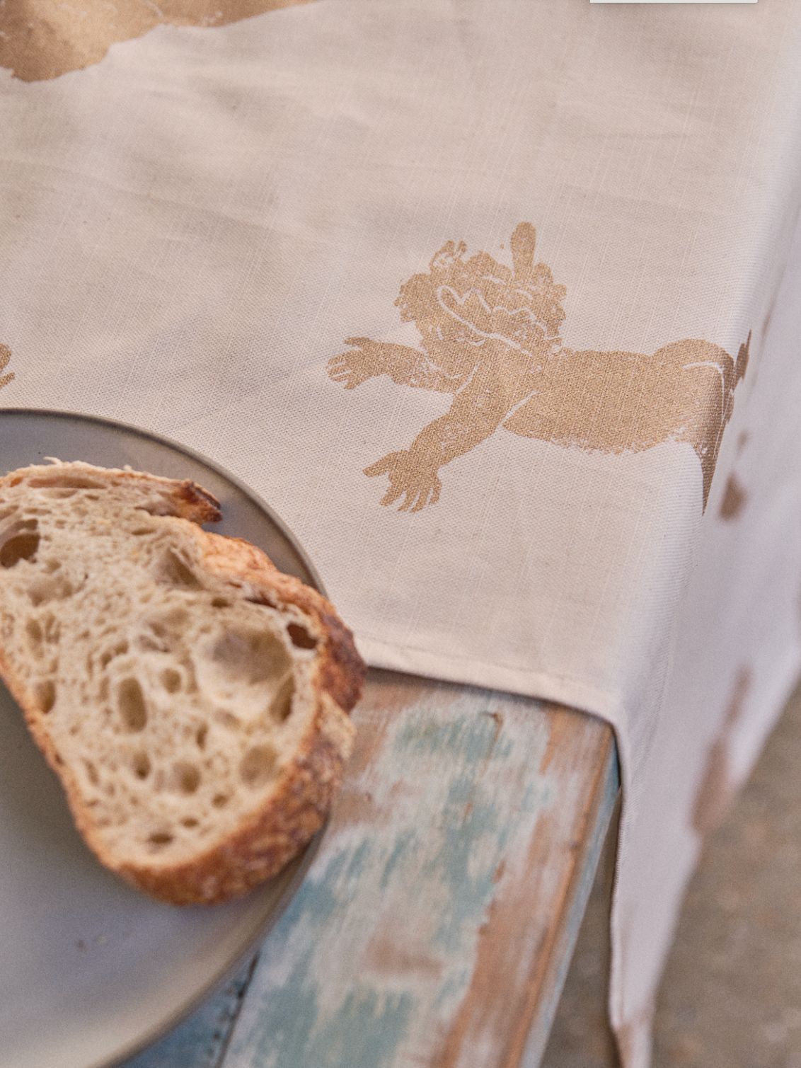 Christmas Cherub Table Runner