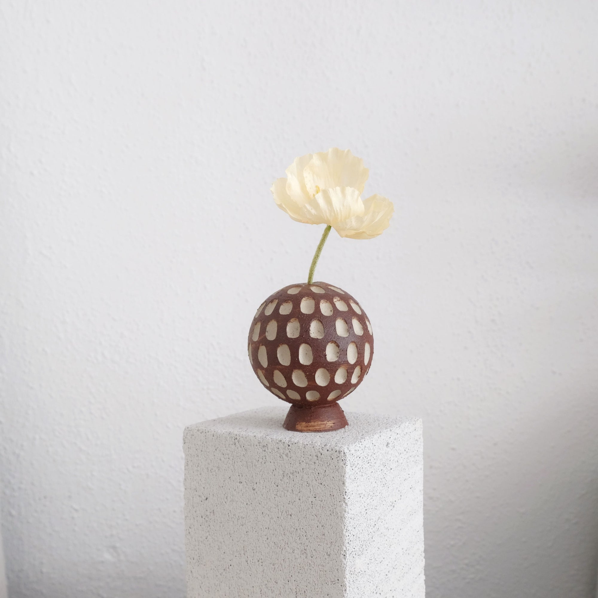 Lara - Carved Mini Vase - Vorarlberg Wild Clay