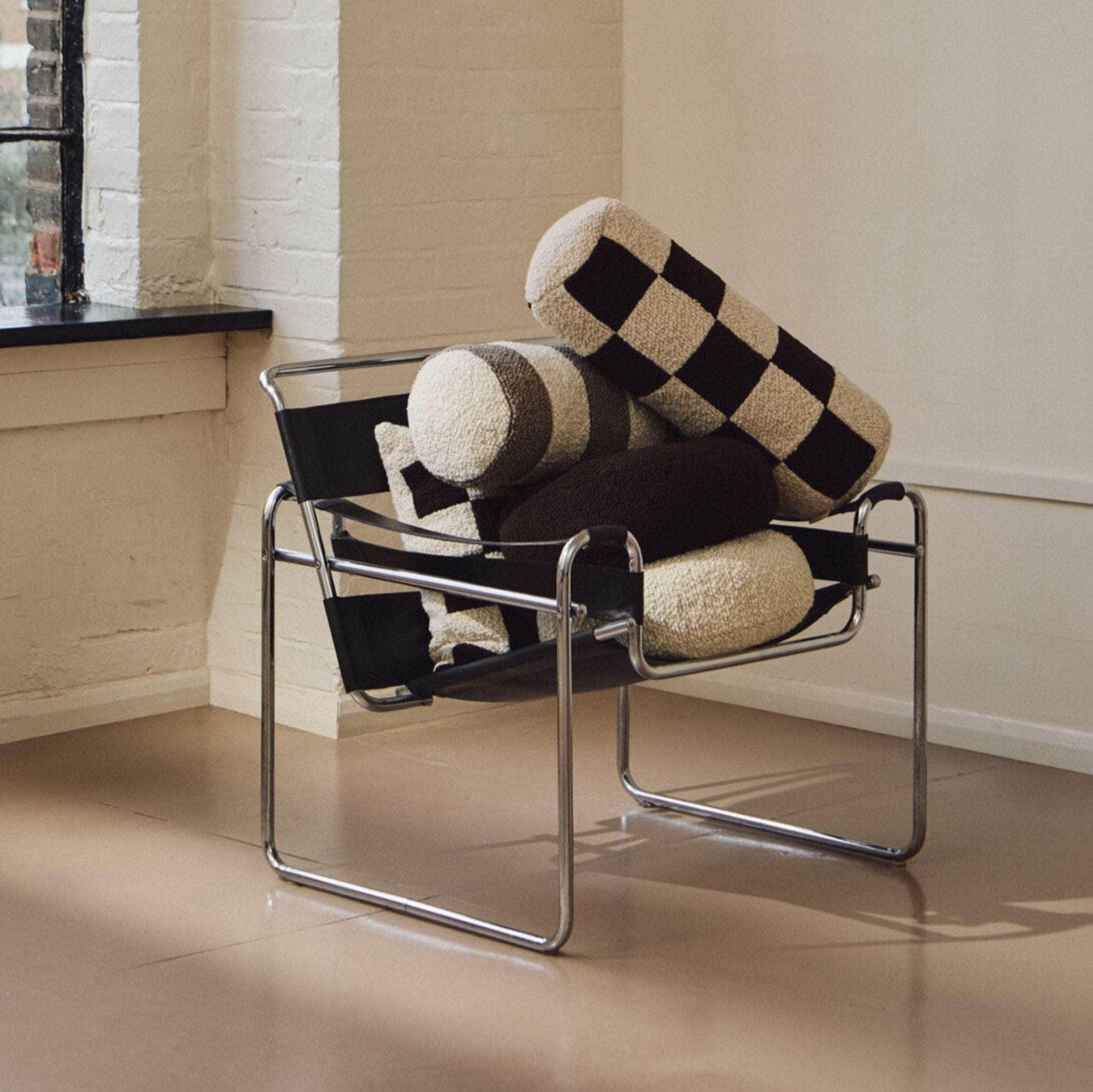 Le Cylindre - Wool Bouclé Checkered Bolster Chocolate/ Eggshell