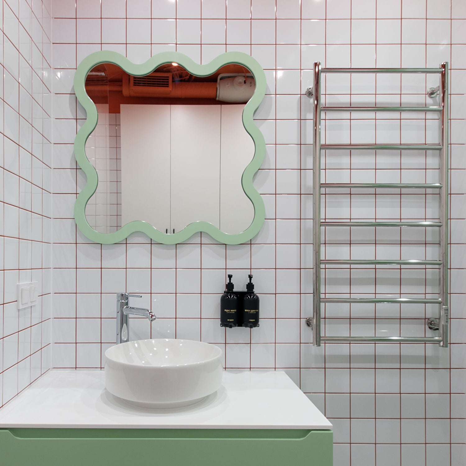 Hvyli 8 - Square Wavy Mirror