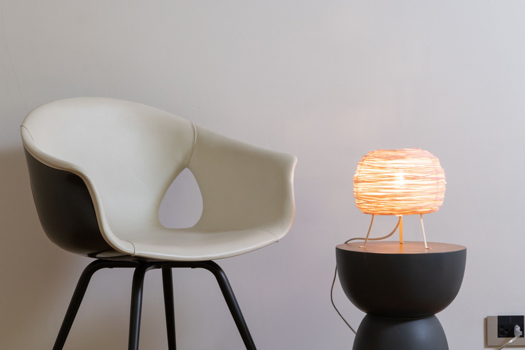 Shelter Table by Ango – Hand-woven table light in recycled plastic.