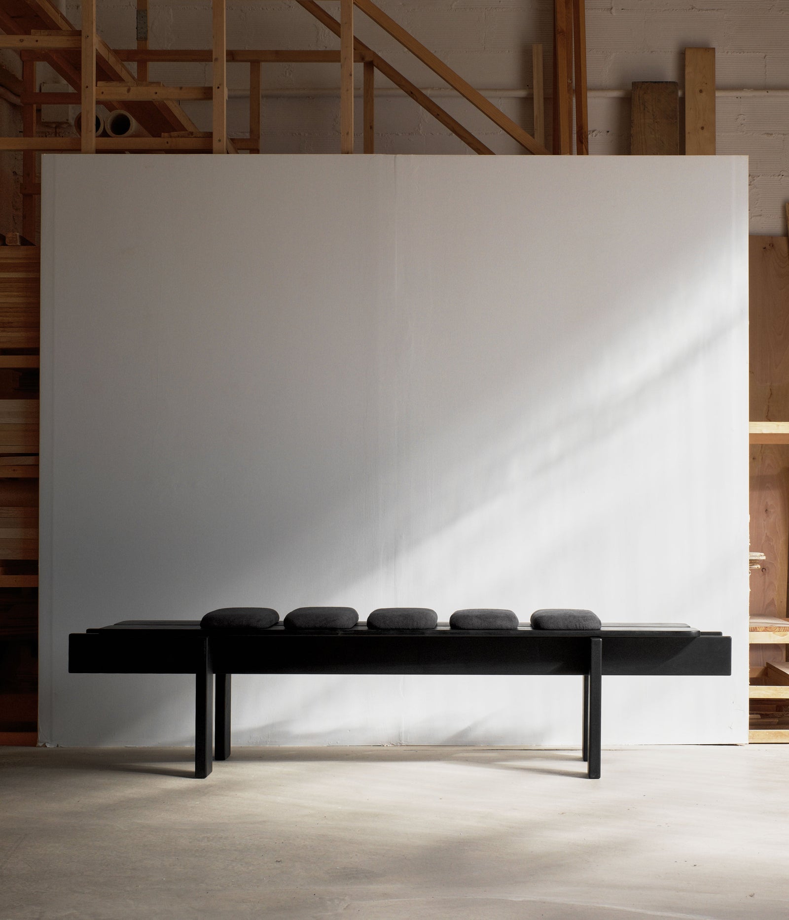 Ueno Bench Black Edition