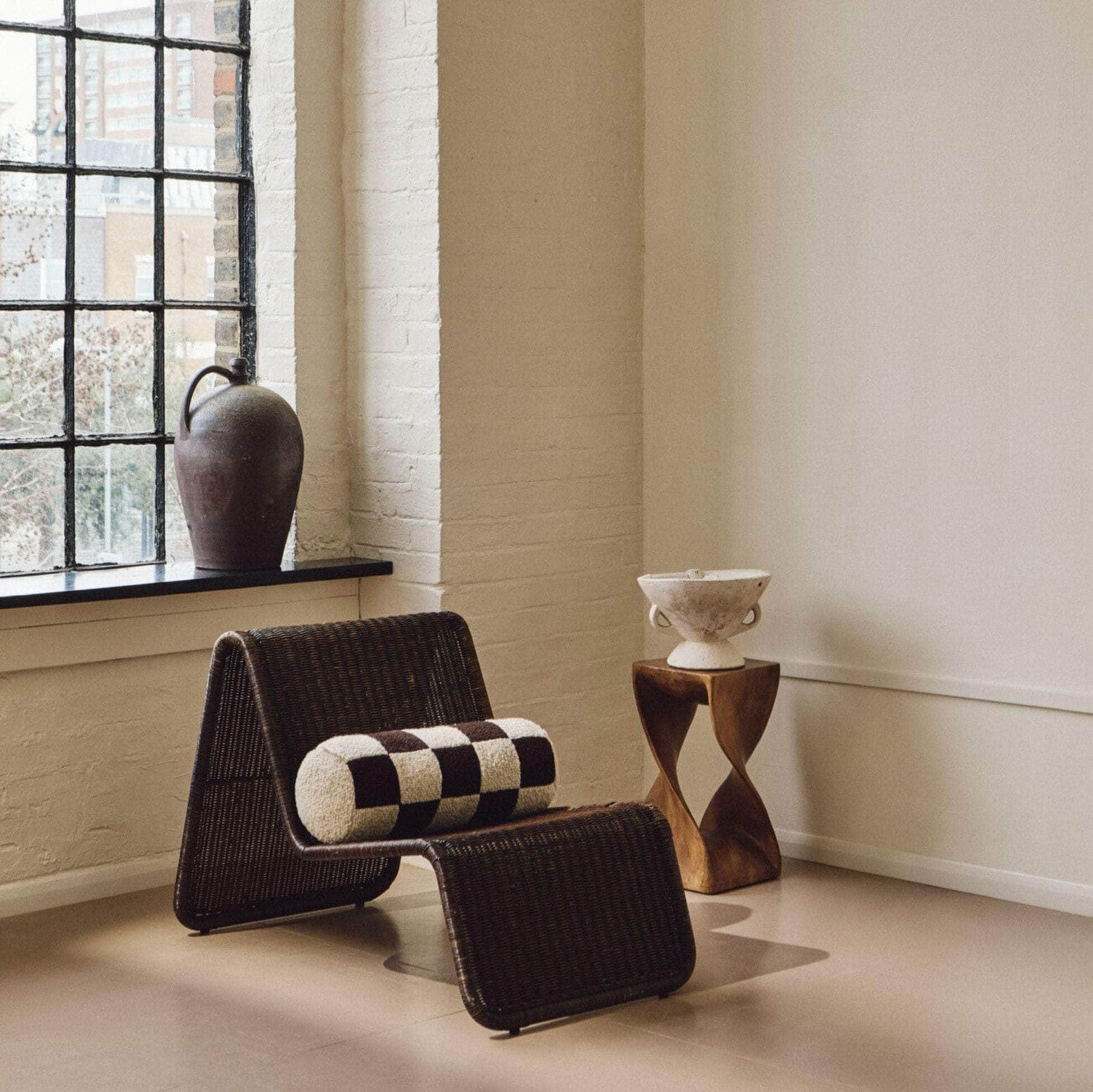 Le Cylindre - Wool Bouclé Checkered Bolster Chocolate/ Eggshell