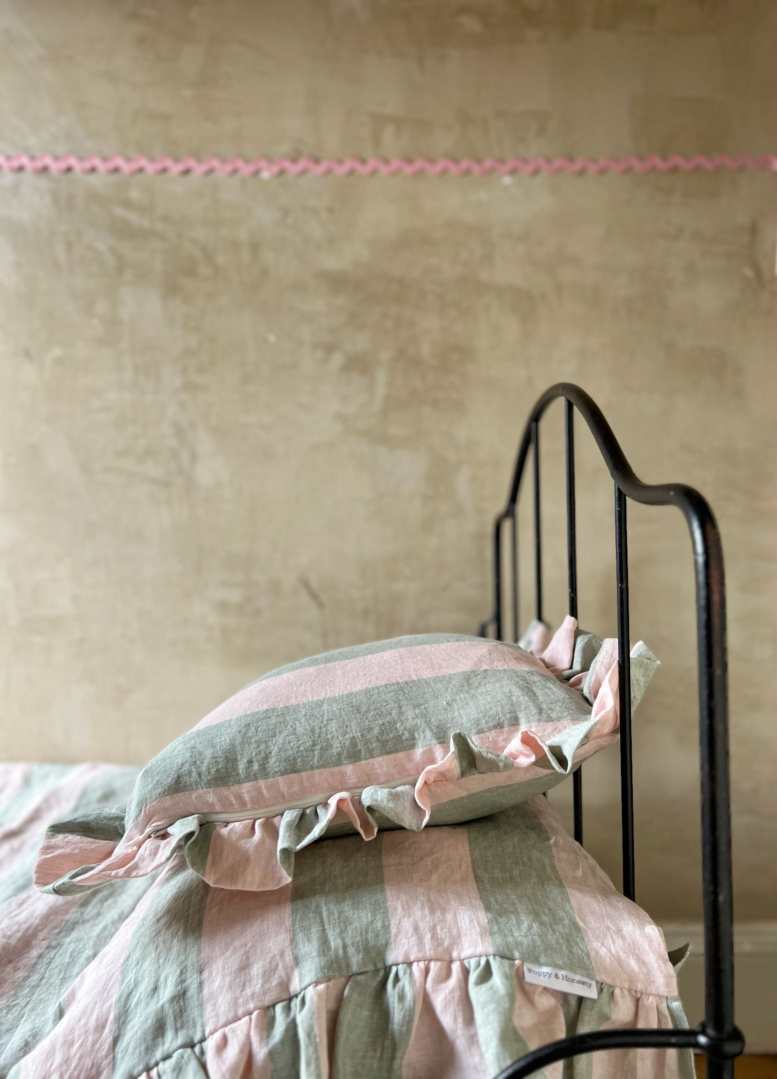 Ruffle Cushion in Gelato