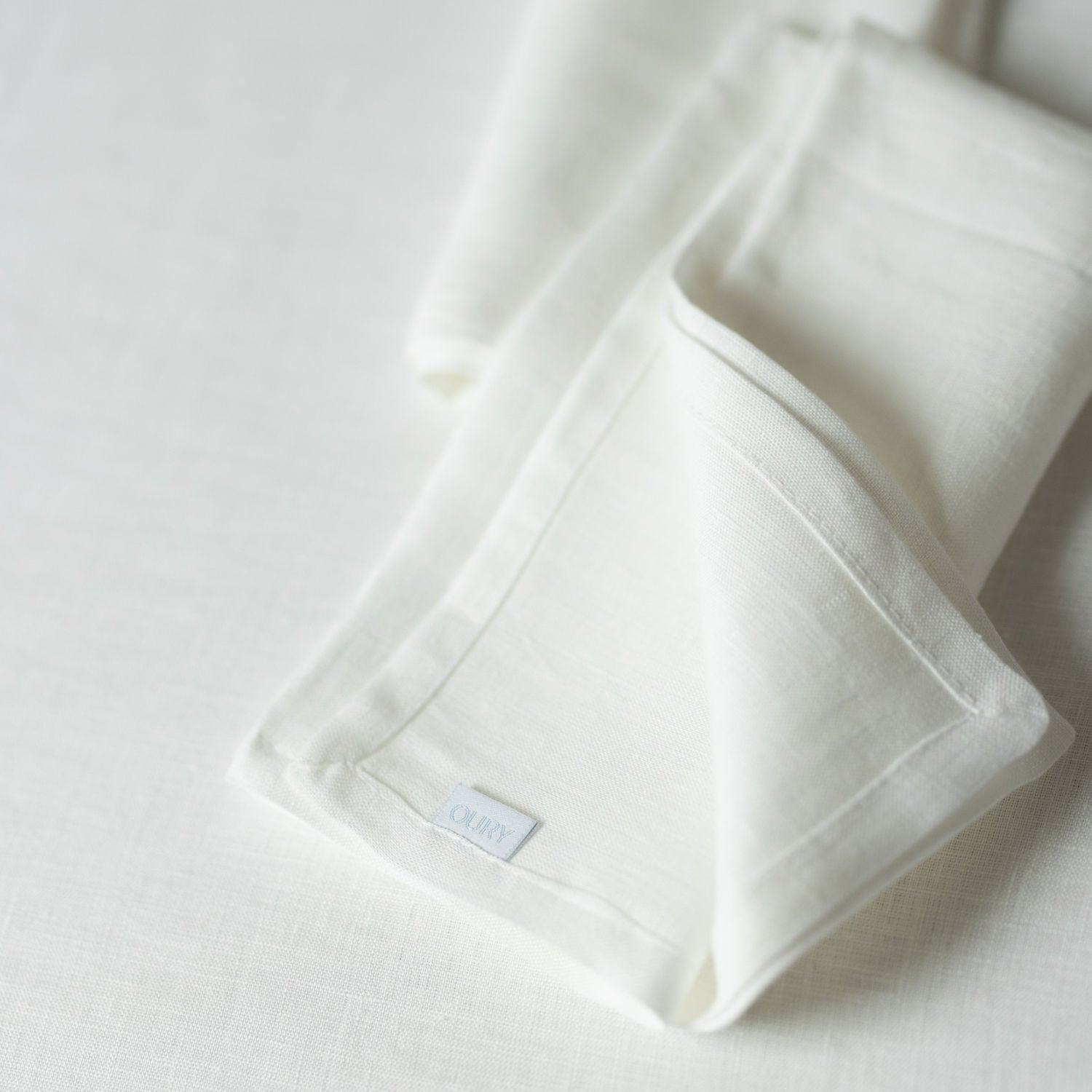 White Napkins (Set of 2)