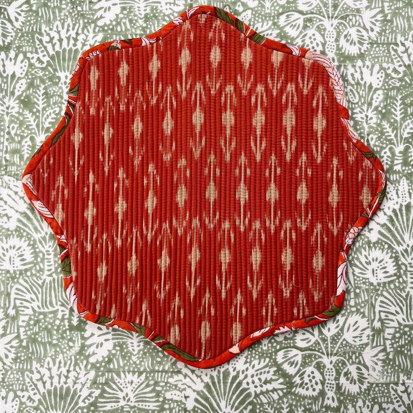 Quilted Scallop Placemat - Red & Green Ikat