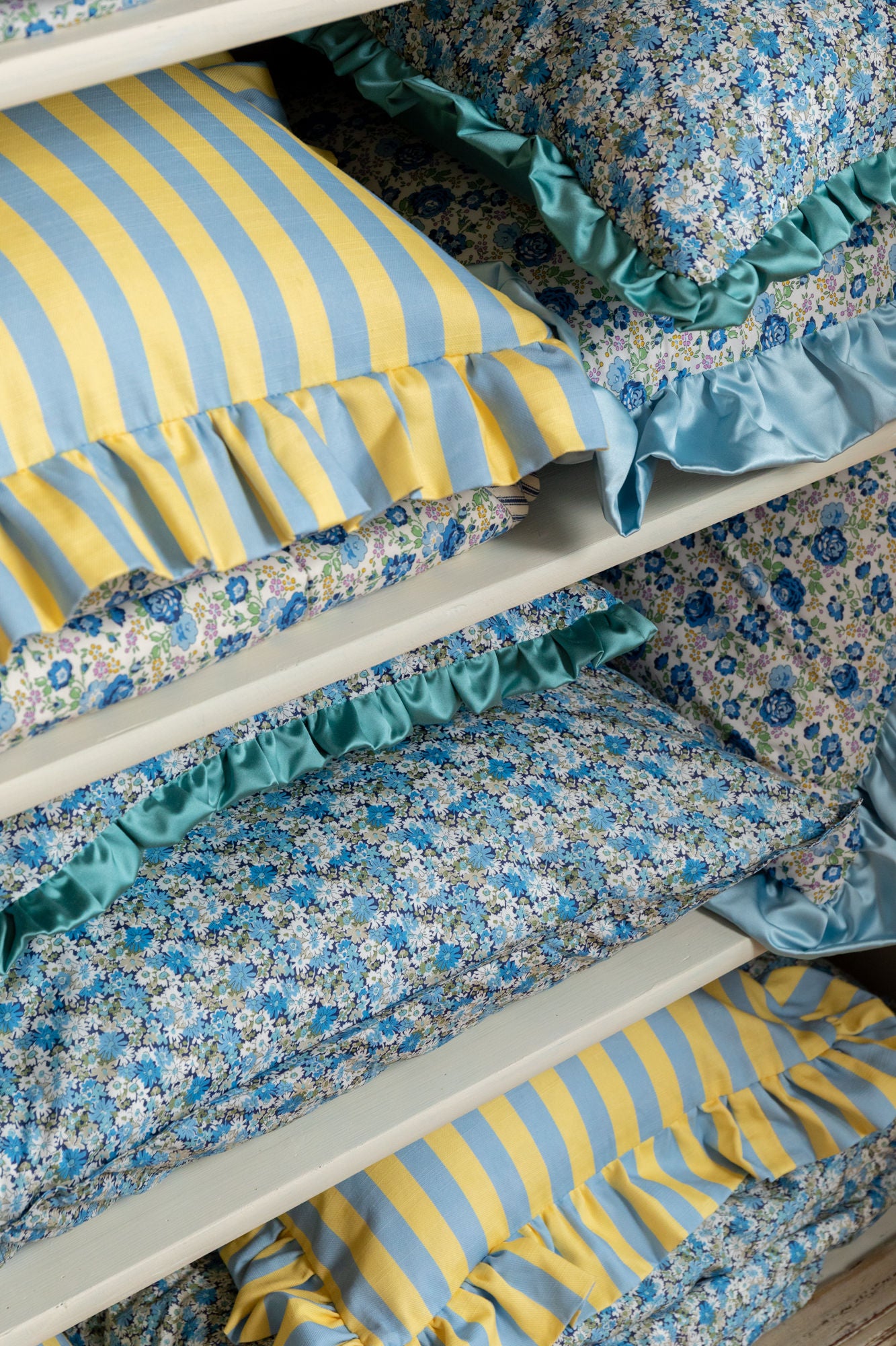 Linen Ruffle Cushion in Trianon