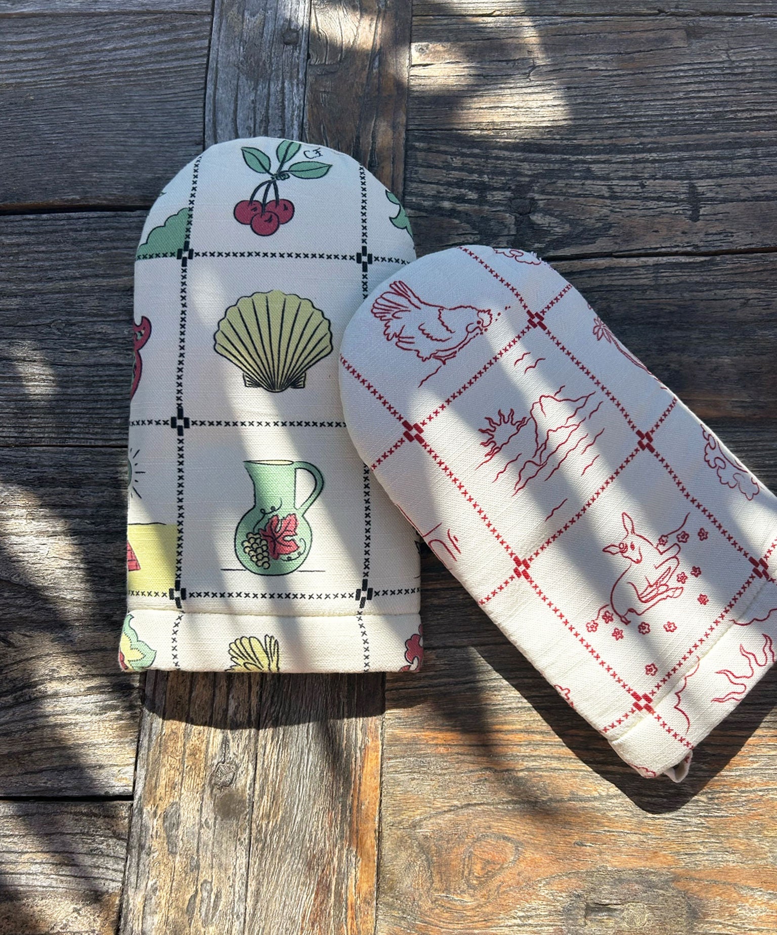 Redwork Oven Mitt in Black