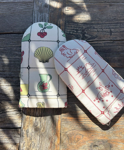 Redwork Oven Mitt in Black