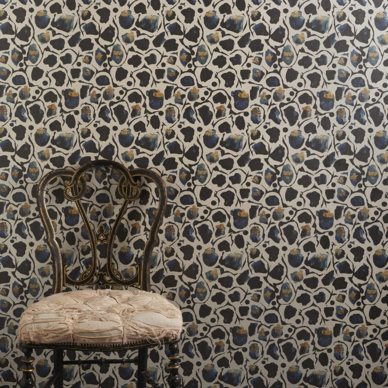 Giraffe Mono Wallpaper