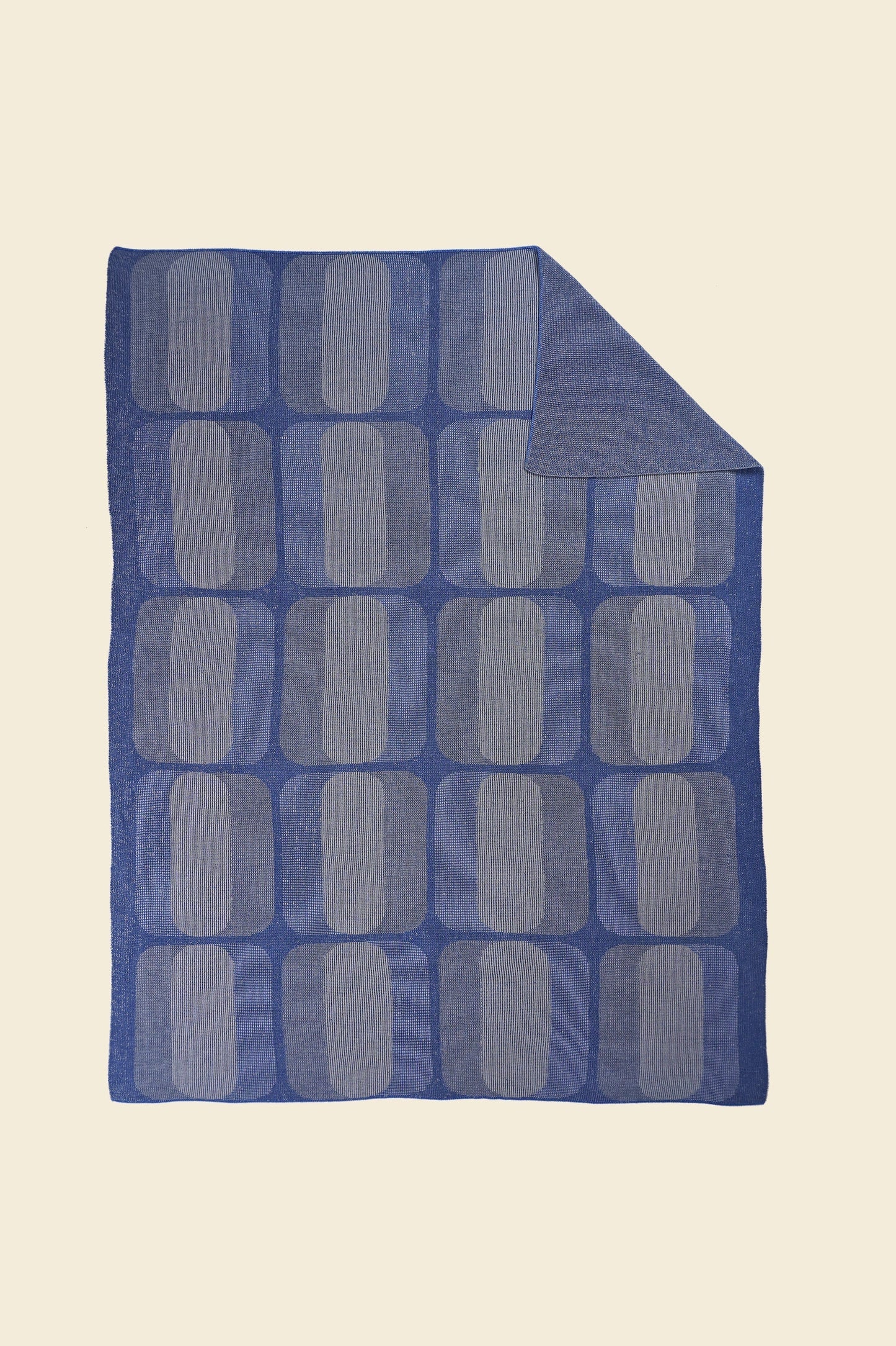 grey/blue geometric knit blanket with flipped corner in merino wool and organic cotton